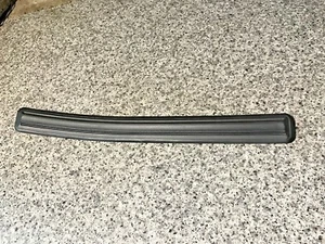 Vauxhall Omega (1999-2003) O/S/R Sill Carpet Cover Kick Panel Charcoal 090431698 - Foto 1 di 8