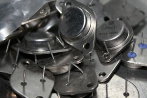 Sgs P561 Power Transistor Metal Case To-3 - 1 Pcs (Sc-7) - Picture 1 of 1