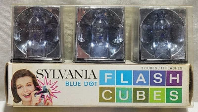 Sylvania Flash Cubes Magicubes 3 Cubos 12 Flashes de Punto Azul, Nuevo Stock Antiguo Años 70 Foto 1 de 4
