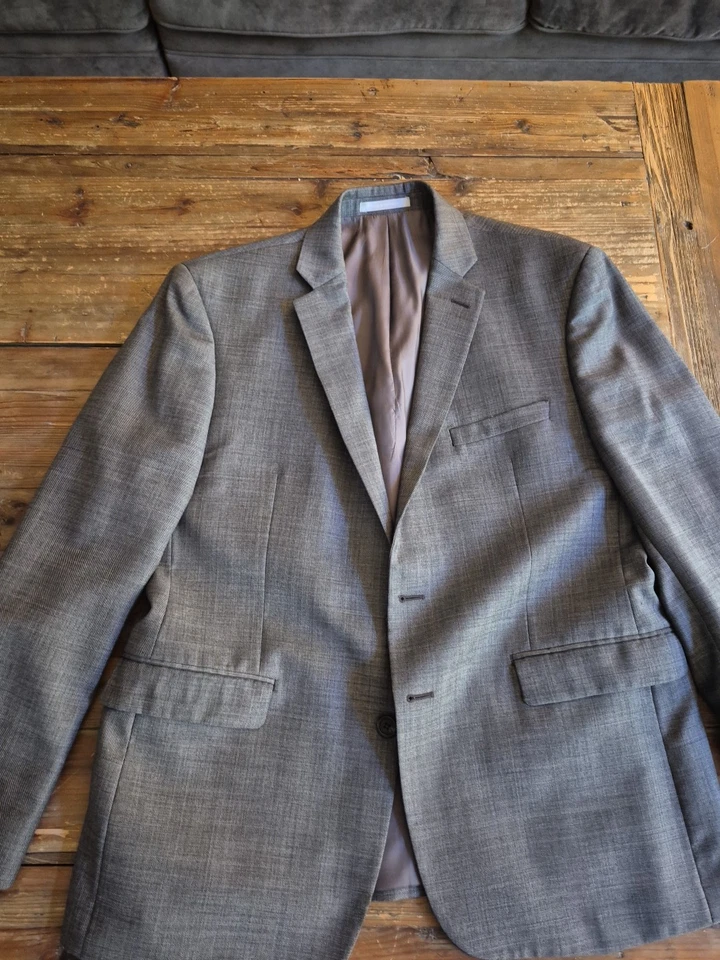 Michael Kors Men's 44s Grey Wool Suit Two Button, Pants 38 x 28. - Image 1 of 4