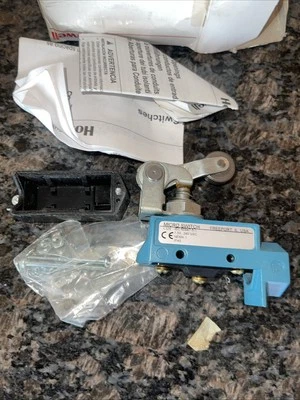 Honeywell Microswitch BZE6-2RQ2 Limit Switch - Image 1 of 2