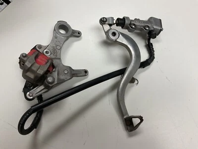Kawasaki KX250F 2009 OEM pinza de freno trasera cilindro maestro palanca pastillas de línea Foto 1 de 4