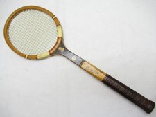 VINTAGE SPALDING "PANCHO SEGURA" WOODEN TENNIS RACQUET. ANTIQUE / DISPLAY