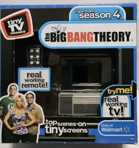 Big Bang Theory Tiny TV Classics Mini TV Reale Funzionante e Telecomando Arcade Toys Nuovo con scatola - Foto 1 di 6