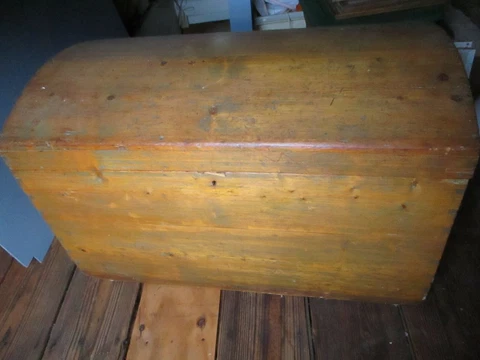Antique trrunk  Pine, Dome Top 37 1/2" x 22 1/2" x 21" Deep Cover