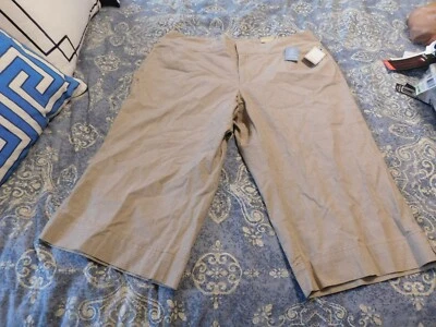 Dockers Woman, NWT, SIze 18W, Midrise Slimming Capri, 97% Cotton - Image 1 of 4