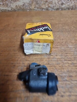 Genuine Lockheed Front wheel cylinder Austin  Vauxhall  Hillman 1958 to 1971 Nos - Image 1 of 4
