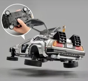 WELLY DMC DELOREAN BACK TO THE FUTURE II 2 FLYING 1/24 SCALE DIECAST MODEL CAR - Picture 1 of 8