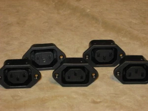 IEC C13 Gehäusehalterung Stecker, Menge 1, Neu - Bild 1 von 5