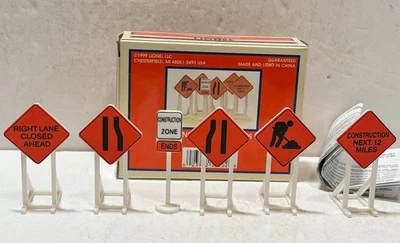 Lionel 6-32902 Construction Zone Signs (Set of 6) LN/Box - 0 Gauge - Image 1 of 4