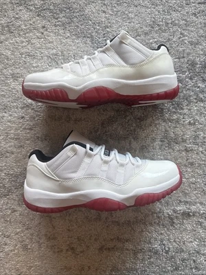 2012 Air Jordan 11 ретро низкий «Вишневый низ» белый красный - размер 9 - Изображение 1 из 4