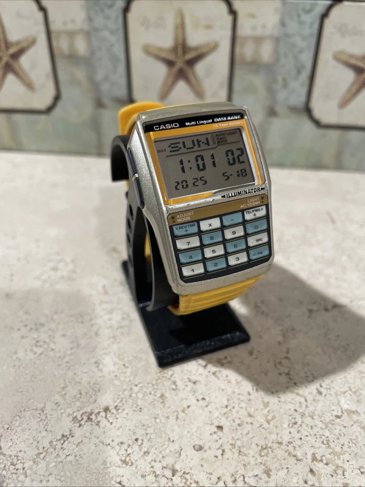 Reloj Digital CASIO Vintage Data Bank DBC-32 Estilo Amarillo Foto 1 de 4