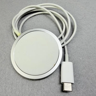 Apple MagSafe Charger USB-C Wireless Charging Pad for iPhone 12 13 14 15 White - Image 1 of 3