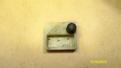 1987 to 1993 Ford Escort 19B131 19B132 Radio Rear Support Mount - Image 1 of 2