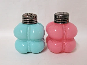 PAIR OF ANTIQUE COTTON BALE SALT & PEPPER SHAKERS BY CONSOLIDATED GLASS. - Picture 1 of 9