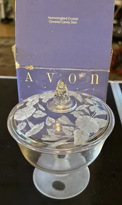 Avon Kristall Kolibri geätzt mattiert Süßigkeitenschale mit Fuß und Deckel - Bild 1 von 4