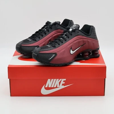 AR3565-009 Nike Shox R4 Negro Metálico Plateado Equipo Rojo (Mujeres) Foto 1 de 4
