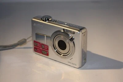 Sanyo VPC-E870 Silver Digital Camera In Good Pre-Owned Condition;  NO BATTERY  - Image 1 of 4