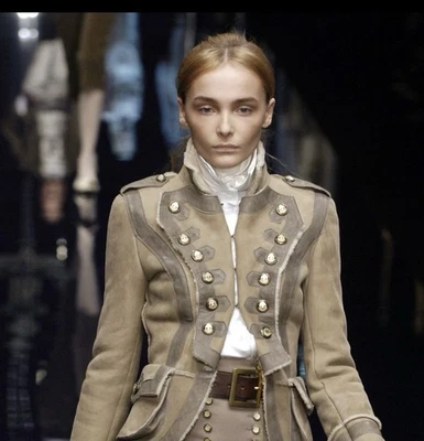 Impresionante chaqueta de pasarela Dolce and Gabbana Foto 1 de 4