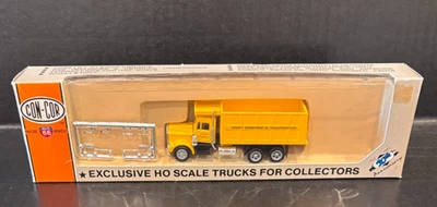 Con-Cor, DUMP TRUCK / COUNTY DEPARTMENT OF TRANSPORTATION (1/87 HO Scale) - Image 1 of 3