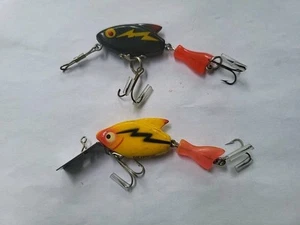 2 VINTAGE FIRETAIL SONIC HEDDON LURES. YELLOW W/LIP, BLACK NO LIP - Picture 1 of 13