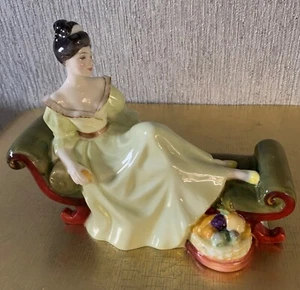 ROYAL DOULTON CHINA LADY DOLL AT EASE MODEL No HN 2473 GREEN DRESS PERFECT - Picture 1 of 8