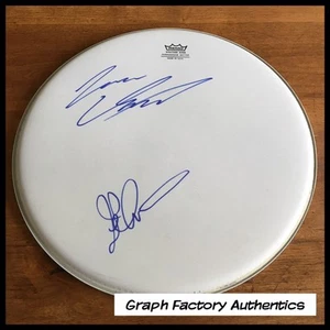 GFA Dream Theater * JOHN PETRUCCI & JAMES LaBRIE * Testa di batteria firmata 13" AD1 COA - Foto 1 di 3