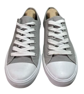 Women's Lenia Sneakers Mossimo Supply Co Canvas Low Top Grey & White Size 8 NICE - Picture 1 of 5