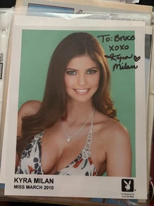 PLAYBOY BUNNY KYRA MILAN AUTHENTIC HEADSHOT AUTOGRAMM 8x10 FOTO MÄRZ 2010 - Bild 1 von 1