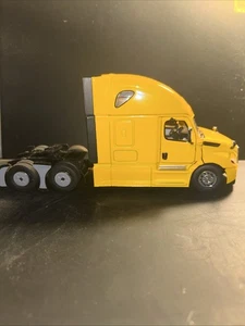 Frightliner Cascades Tractor Trailer Maßstab 1:50 - Bild 1 von 5