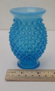VINTAGE FENTON BLAU OPALISIERENDE MINI VASE - Bild 1 von 3