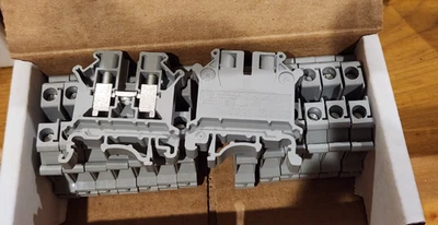 Phoenix Contact 3004524 Feed-Through Terminal Block UK6N Box of 15 - Image 1 of 4