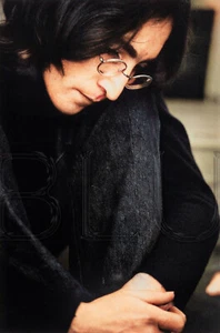 John Lennon Listening to the White Album 1968 impresión fotográfica de 13 x 19" - Imagen 1 de 1