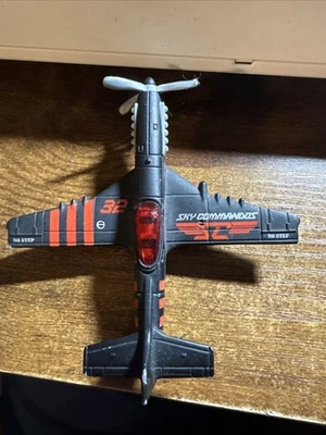 Matel Matchbox 2007 Sky Commandos Stunt Plane 1:55 Scale Diecast Propeller Plane - Image 1 of 4
