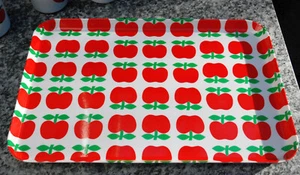 Tablett mit leuchtend roten Äpfeln, mebel V 18 Italy, 44,5 x 29,5 cm - Bild 1 von 5