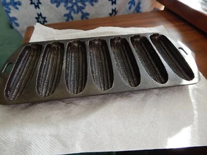 Vintage Cast Iron 7 Ear Corn Stick Cornbread Muffin Pan Seasoned Unmarked Lodge - Picture 1 of 6