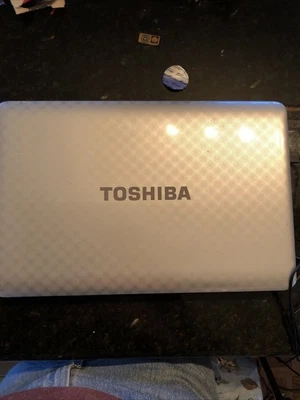 Portátil Toshiba Satellite L755-5216 Pentium 2 Duo CPU P8700 2,00 GHZ 4 GB de RAM Foto 1 de 4