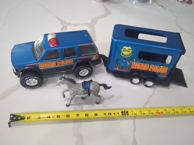 Nylint 1996 Винтажный Chevy Tahoe Metro Полицейский Автомобиль и Прицеп Лошадь Б/У Хороший! - Изображение 1 из 4