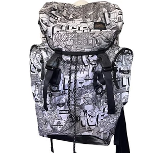 Mochila PUMA Sophia Chang Paisaje Urbano Colección Licencia Oficial Negro Blanco - Imagen 1 de 16