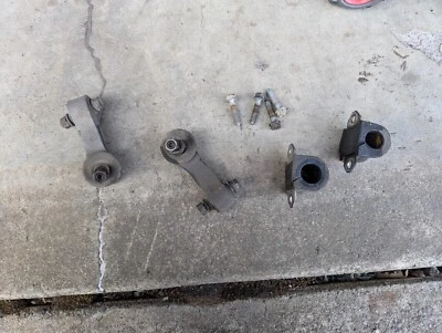 Soportes de montaje de barra estabilizadora delantera 89-91 Mazda RX7 FC3S FC fabricante de equipos originales Foto 1 de 4