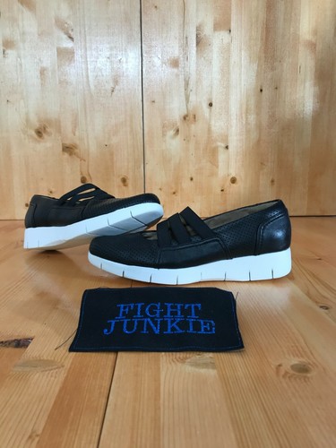 Scarpe slip on CLARKS DAELYN CITY da donna taglia 7 in pelle traforata nere