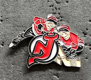 New Jersey Devils Kids One on One NHL Hockey Pin - Bild 1 von 1