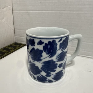 Pier 1 Blue & White Porcelain M B ug 3.5" - Picture 1 of 7