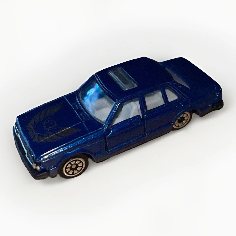 Blue Datsun Bluebird 910 Nissan Sedán COCHE ESCALA 1:64 - CF302 Diecast Foto 1 de 1