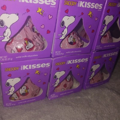 HERSHEY'S Chocolate Kiss Snoopy Milk Chocolate Kisses 1.45oz. Set Of 6. BBD 2026 - Image 1 of 4
