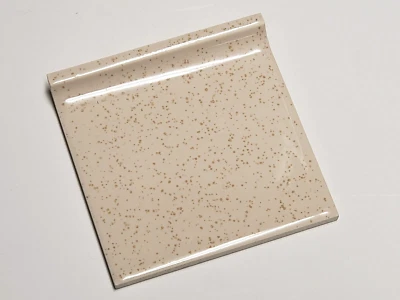 Azulejo de borde de cala de cerámica ATCO de colección 1 pieza beige con manchas marrones brillantes 4 1/4" cuadrados - NUEVO Foto 1 de 3