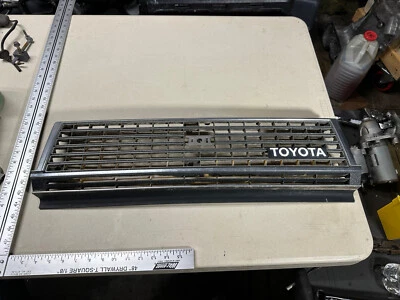 Toyota Cressida 1985 1986 1987 parrilla delantera montaje 53111-22260 OEM Foto 1 de 4