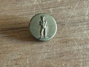 Soldier Picture Button Sheathed Sword Arms Crossed Broken Shank 1/2" Brass Tone - Picture 1 of 24
