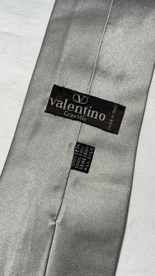 Cravatta Valentino Garavani 100% Seta - Immagine 1 di 4