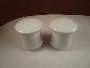 Vintage Hutschenreuther Germany Scala Bianca Glossy White Salt & Pepper Shakers - Picture 1 of 7